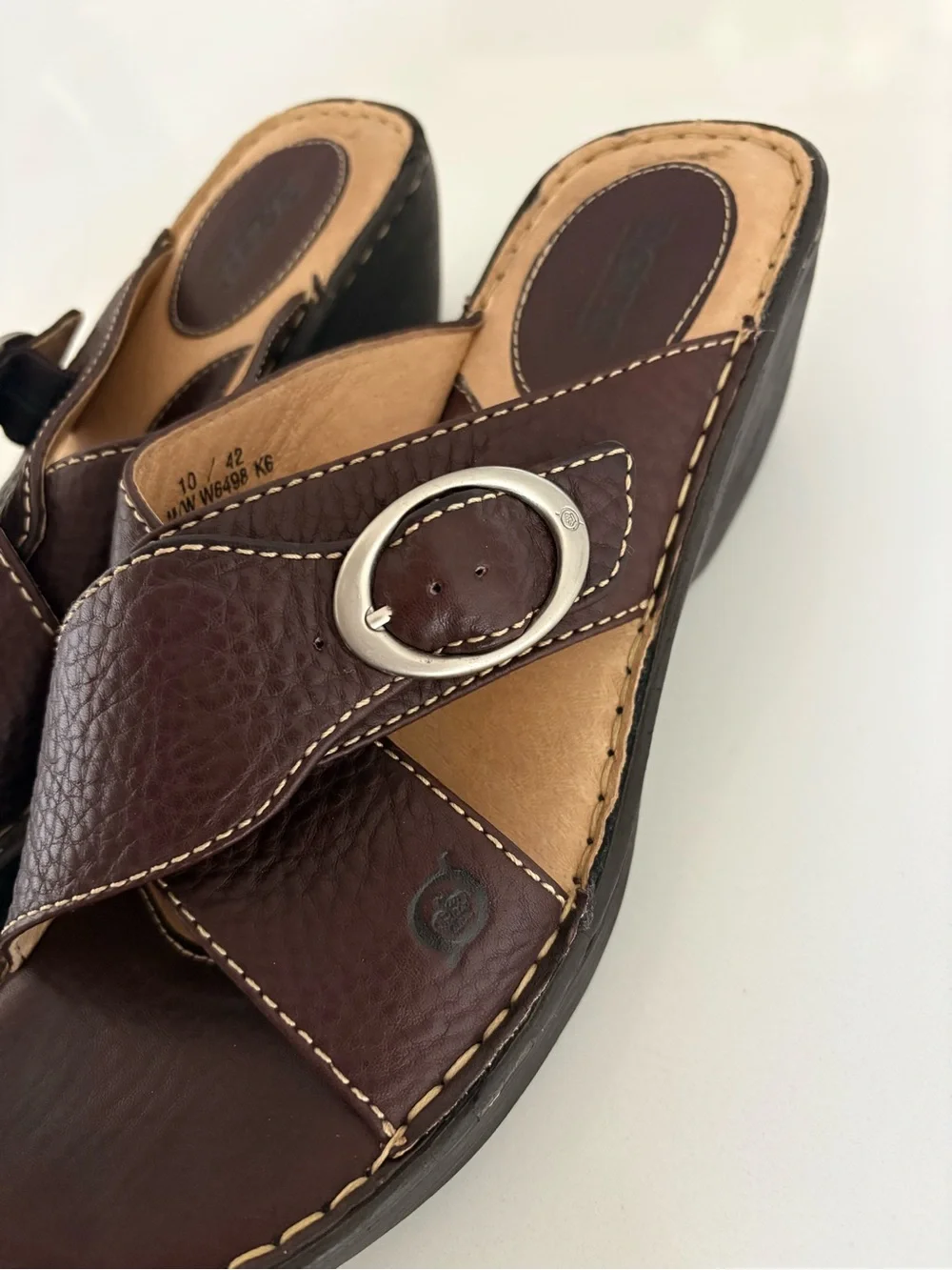 Born BOC Women’s Brown Leather Crossover Slide Sandals Wedge w/ Silver Buckle 10